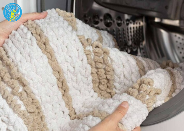 giặt thảm bằng nước lạnh (4)